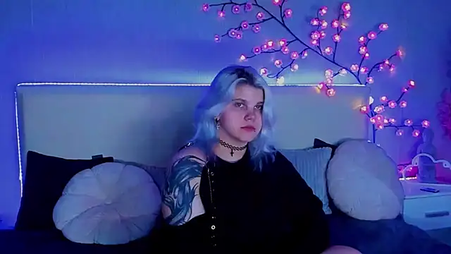 JoannLowe online show from September 30, 8:13 pm