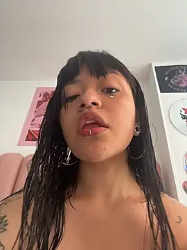 Ashley Chriss online show from November 29, 6:45 pm