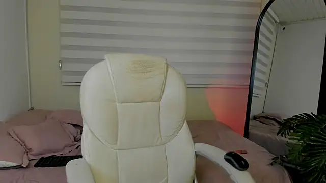 Catyloves online show from December 16, 10:15 pm