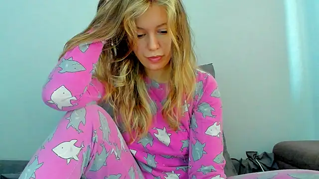 foxy blond online show from April 22, 2:52 am