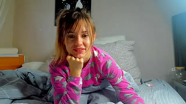 Snapshot of foxy_blond chatting on October 10, 1:10 am foxy blond online show from October 10, 1:10 am