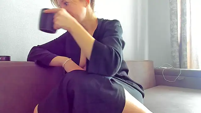 foxy blond online show from April 23, 2:52 am