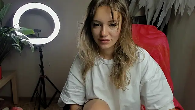 Snapshot of foxy_blond chatting on September 26, 12:08 am foxy blond online show from September 26, 12:08 am