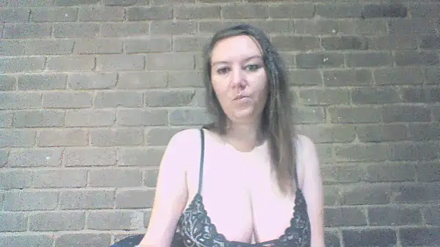 Snapshot of EksJouneMwah chatting on October 19, 7:54 am EksJouneMwah online show from October 19, 7:54 am