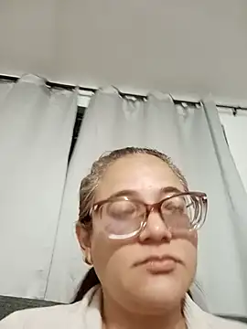 skarleth001 online show from July 26, 4:42 am