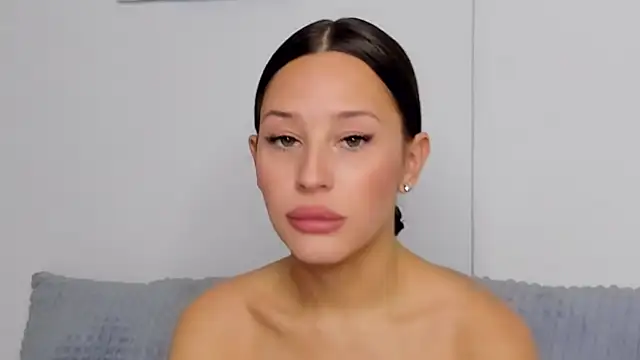 SelenaRousey online show from November 9, 9:49 am