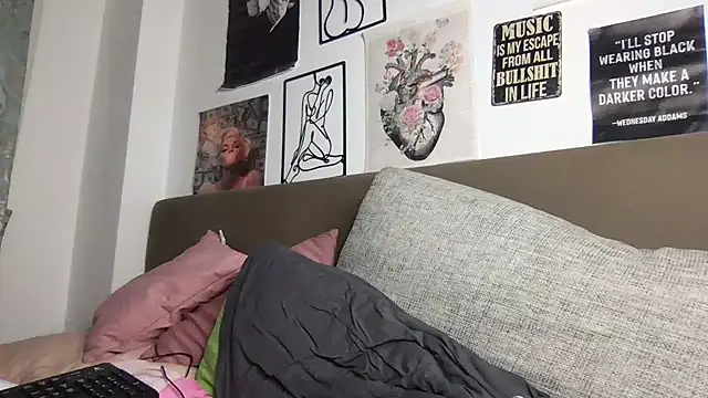 MoonAgnes online show from November 27, 3:48 pm