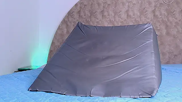 anisha x online show from April 25, 7:22 pm