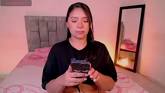 DIANEE 01 online show from February 22, 1:17 am