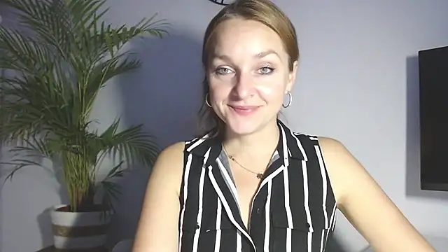 AliciaDesire online show from December 3, 7:22 am