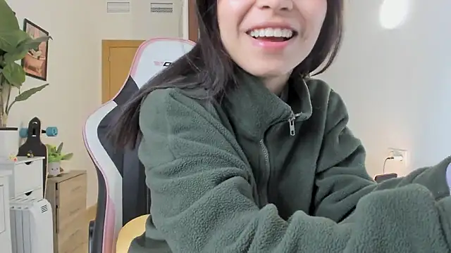 Adriennesexxx online show from February 3, 5:39 pm