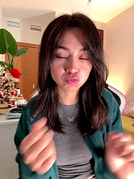 Adriennesexxx online show from November 22, 9:06 pm