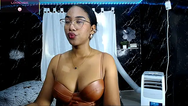 Hillary queen online show from September 21, 1:32 pm