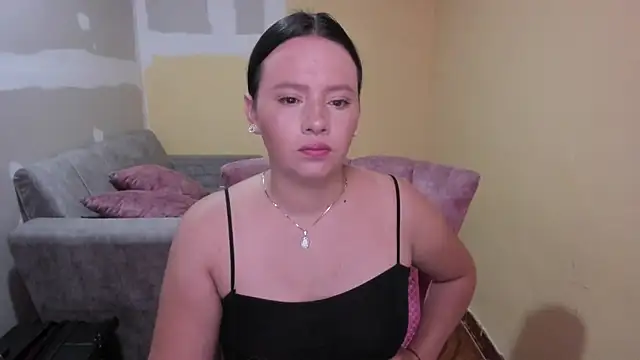 lauraguzman online show from April 27, 3:25 am