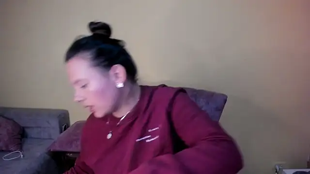 lauraguzman online show from March 27, 3:19 am