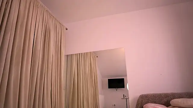 KylieJoyce online show from April 25, 8:17 pm