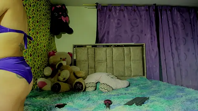 alanaanddaphne online show from April 24, 3:31 am