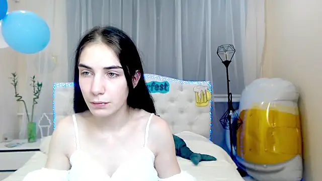 Snapshot of NikaStark_ chatting on October 8, 6:18 am NikaStark online show from October 8, 6:18 am