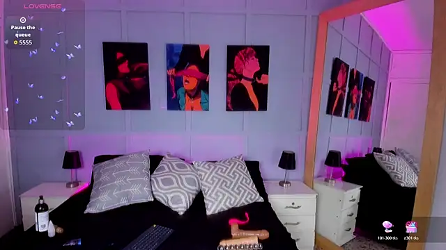 Elizabeth Santos online show from November 11, 4:30 am