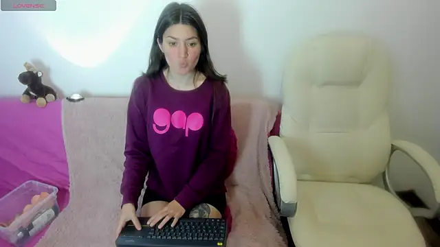Snapshot of Tesa_cute chatting on October 22, 2:38 am Tesa cute online show from October 22, 2:38 am