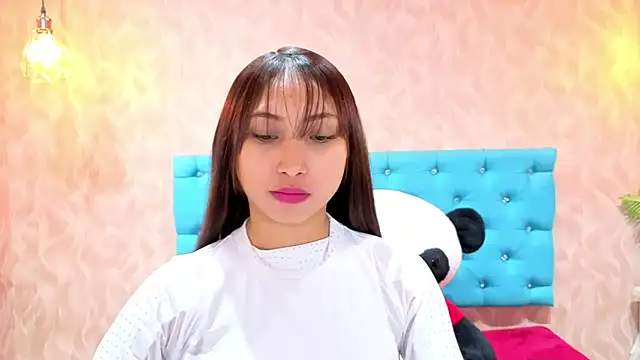 MadelineDoll online show from April 22, 2:25 pm