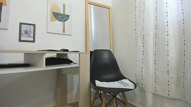 Emma Jnes online show from February 11, 1:01 pm