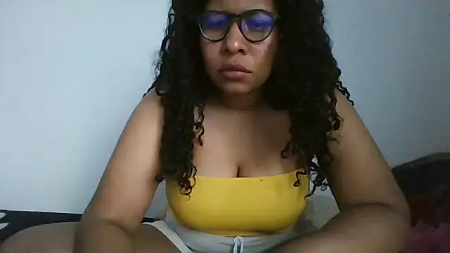 Snapshot of Ivon-09 chatting on September 13, 8:28 pm Ivon-09 online show from September 13, 8:28 pm