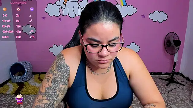 Sharon hils online show from March 4, 9:32 pm