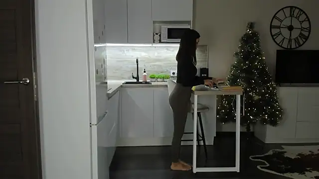 nilliluv online show from December 18, 11:31 pm