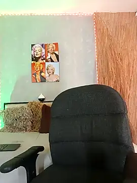 nahiarapalmer19 online show from April 29, 3:37 pm