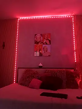 nahiarapalmer19 online show from April 11, 5:38 pm