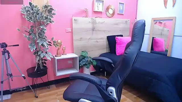 scarlet-foox online show from November 19, 2:50 pm