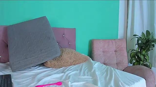 littlemelodi18 online show from October 25, 1:46 am