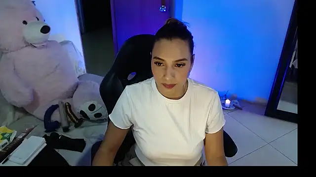 mykaelahoney online show from May 7, 7:06 pm
