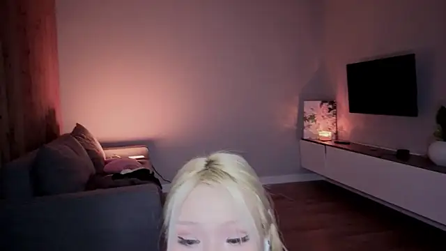 RileyMee online show from March 2, 5:08 am