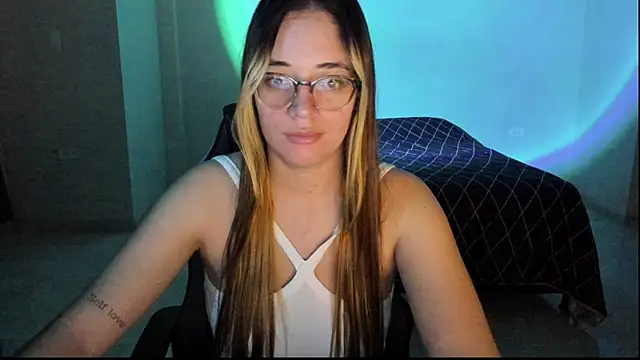 Snapshot of atenas_05_ chatting on October 5, 9:36 am atenas 05 online show from October 5, 9:36 am