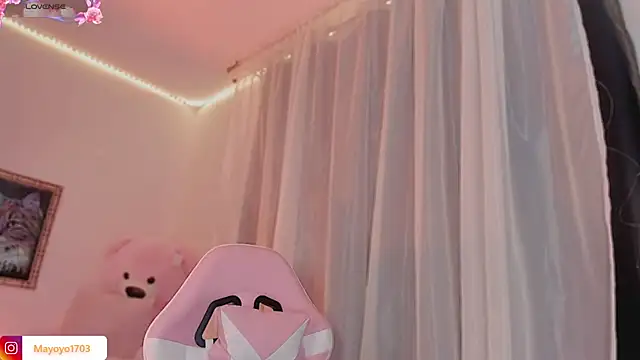 kiki cavilll online show from August 6, 3:52 pm