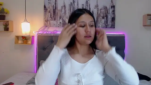 mia aira online show from October 18, 3:15 pm