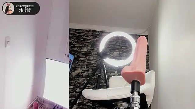 zoe backer online show from April 21, 11:39 am