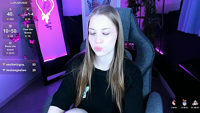 CuteMousee online show from October 18, 6:05 am