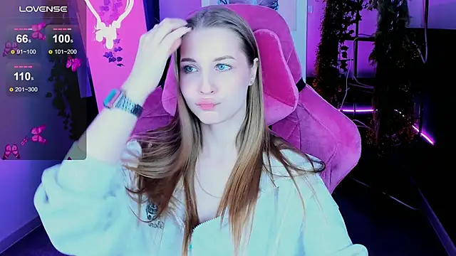 CuteMousee online show from October 5, 8:41 am