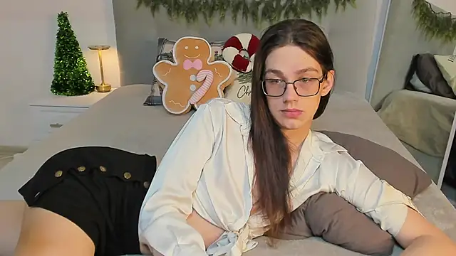 Alfreda Mills online show from December 20, 11:36 am