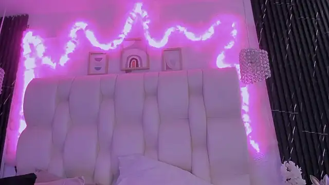 MelodiLovee  online show from March 28, 6:07 pm