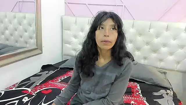 karolinee 66  online show from April 25, 4:04 am