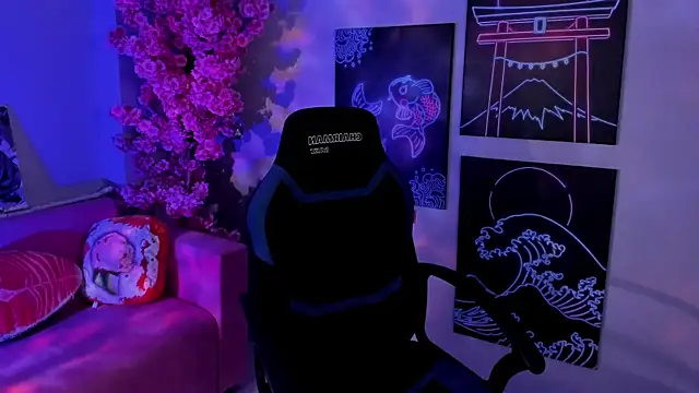 Lana  May online show from November 12, 6:11 am