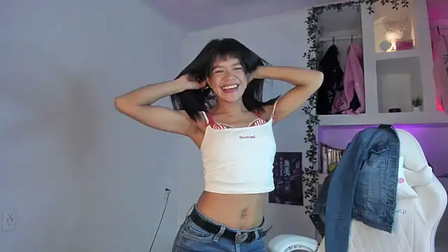 meganthompsonn22 online show from August 7, 4:30 am