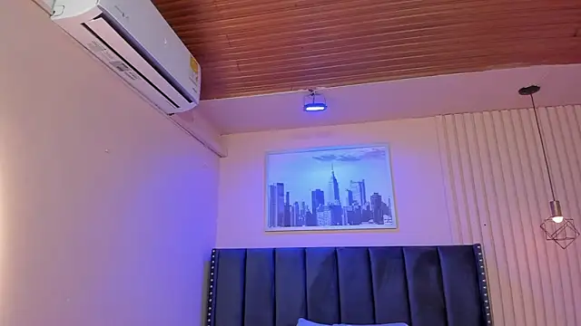 Snapshot of viiolett_lee chatting on September 23, 9:02 pm viiolett lee online show from September 23, 9:02 pm