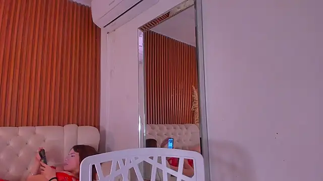 RosarioCruzz online show from April 27, 2:47 pm