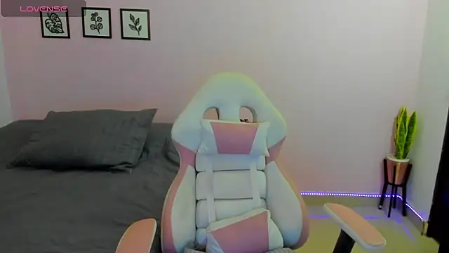 sophie pazz online show from April 27, 9:23 pm