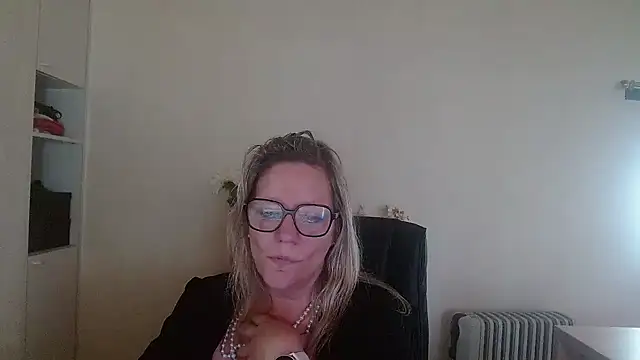 Snapshot of Silkesquirt chatting on October 15, 8:06 am Silkesquirt online show from October 15, 8:06 am